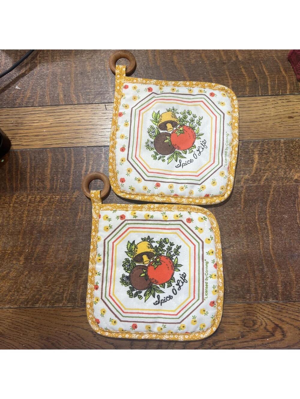 Vintage Licensed by Corning Spice of Life oven pads